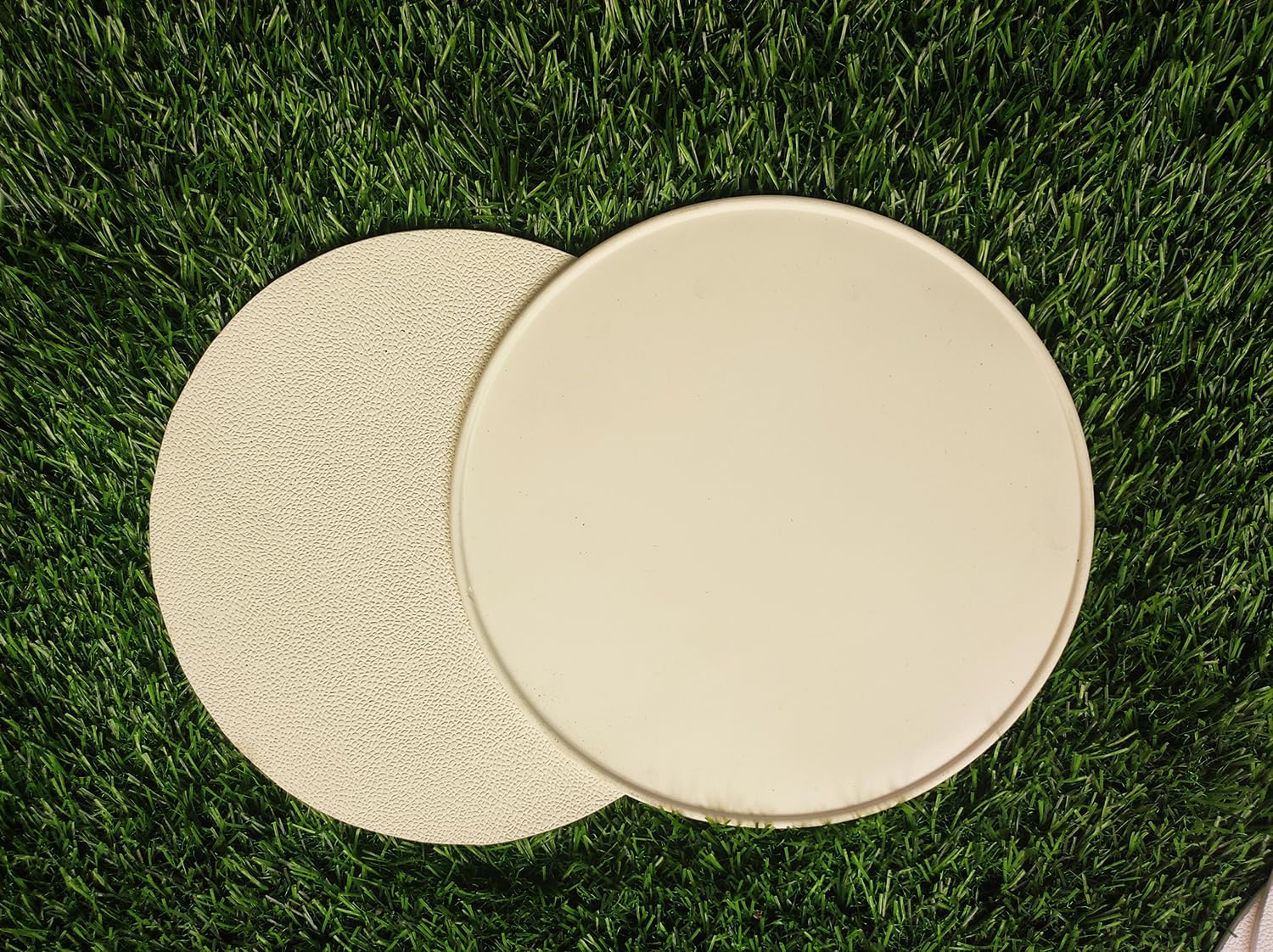 Full-Sized Pro Non Slip Flat Rubber Round Sports Marker Discs - Pack of 10 & 20 Flat Football Discs with Travel Bag - Flat Cones for Football Training
